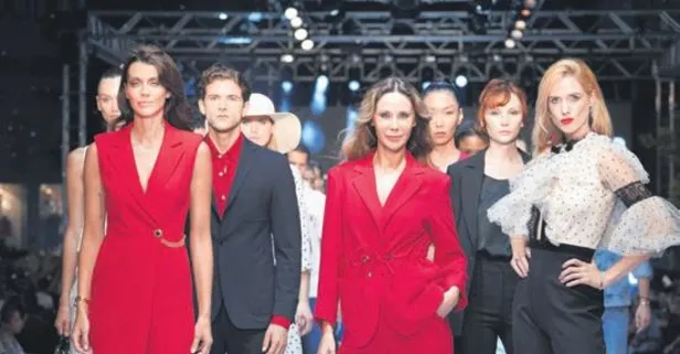 Avrupa'nın en büyük sokak podyumu kuruldu | Türk mankenler ve tanıdık isimler de var