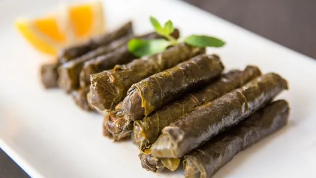 Rüyada sarma yemek neye işarettir? Rüyada sarma yemek ne anlama gelir? Rüyada lahana sarması yemenin anlamı, yorumu nedir?-3