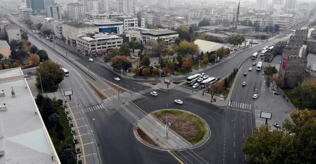 Kayseri'de sokağa çıkma yasağının zamanını karıştıran vatandaşlar nedeniyle yollar boş kaldı