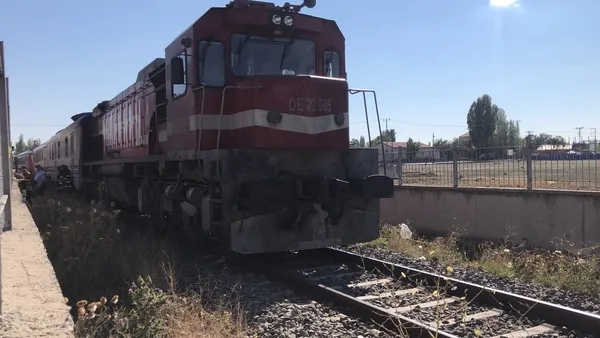 karsta-tren-altinda-kalarak-feci-bir-sekilde-hayatini-kaybetti-1627890386474.jpg Kars’ta tren altında kalarak feci bir şekilde hayatını kaybetti-4