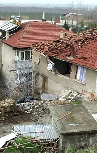 Denizli'de gaz sıkışması nedeniyle patlama! Ev harabeye döndü! 1 ağır yaralı