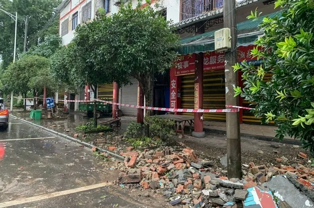 Çin'de 6 şiddetinde deprem: 3 ölü, 60 yaralı