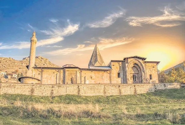 sivas-tarihi-guzellikleri-zengin-mutfagi-ve-dogal-guzellikleriyle-ziyaretcileri-cezbediyor-1668722024544.jpeg Sivas, tarihi güzellikleri, zengin mutfağı ve doğal güzellikleriyle ziyaretçileri cezbediyor-3