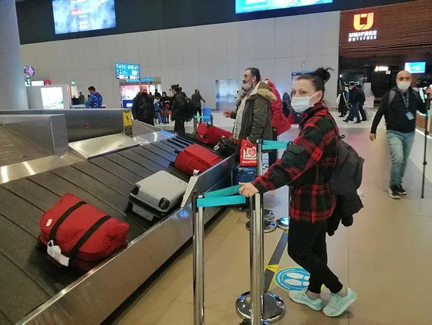 Ukrayna'dan kara yoluyla tahliye edilen Türkler İstanbul yolunda-5