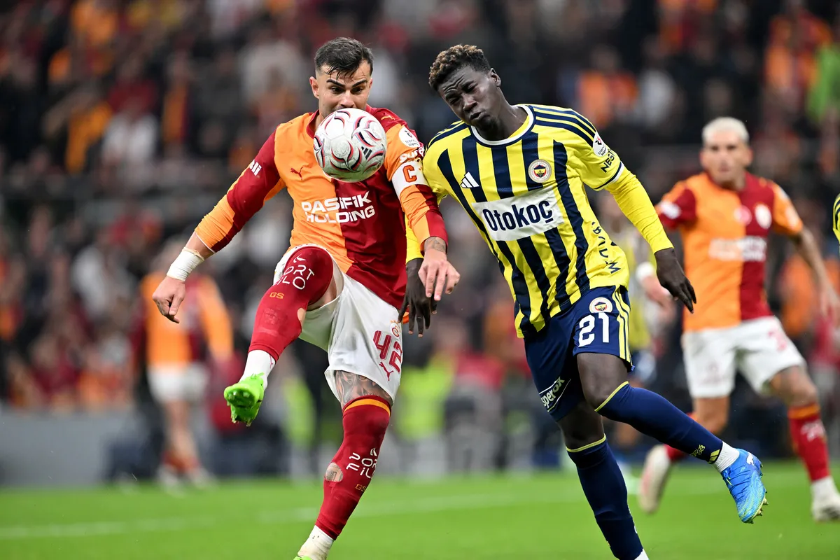 fenerbahcede-kojo-opponga-ilk-11-yolu-acildi-1793178830405.jpg Fenerbahçe'de Kojo Oppong'a ilk 11 yolu açıldı!-3