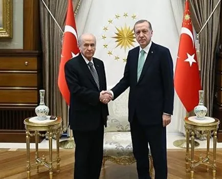 Siyaset erken seçim tartışmasına kilitlendi