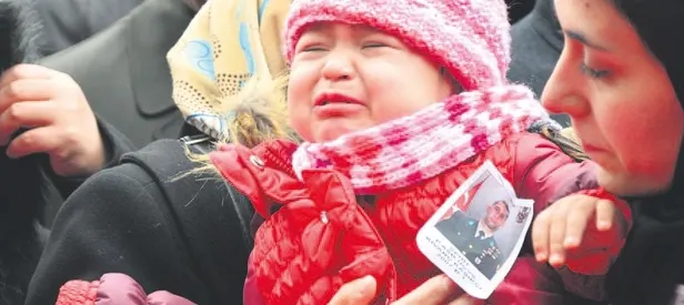 Şehidin kızı Yağmur herkesi ağlattı