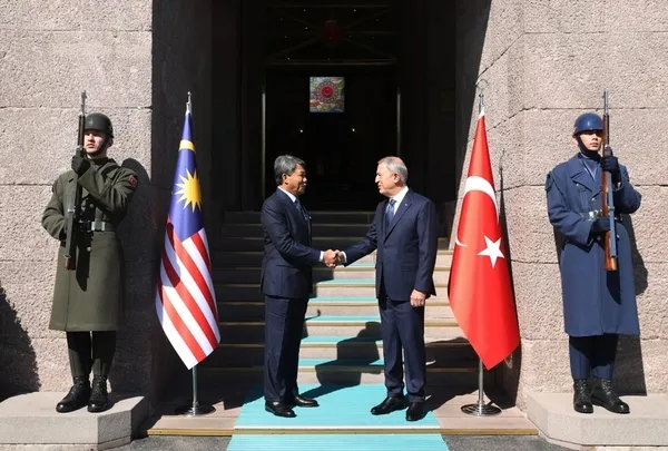 bakan-akar-malezyali-mevkidasi-hasan-ile-gorustu-1679320347050.jpeg Bakan Akar Malezyalı mevkidaşı Hasan ile görüştü!-3