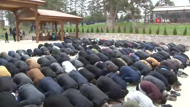 Başkan Erdoğan, cuma namazını Söğüt'te kıldı