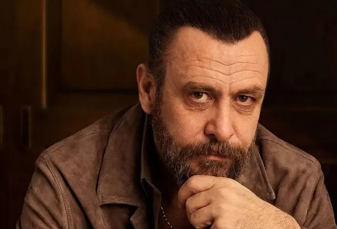 nejat-islerin-olayli-gecesi-behzat-c-dizisindeki-rol-arkadasini-tanimadi-yumruk-atti-birce-akalay-hakkindaki-i-1704708273146.jpg Nejat İşler'in olaylı gecesi: Behzat Ç. dizisindeki rol arkadaşını tanımadı: Yumruk attı! Birce Akalay hakkındaki iddia korkuttu-6