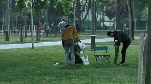 Yasak dinlemediler, Bakırköy Sahili'nde çay ve nargile içtiler-1