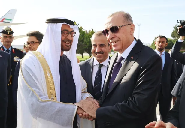dev-mac-oncesi-baskan-erdogan-bae-devlet-baskani-seyh-muhammed-bin-zayed-al-nahyan-ile-gorustu-1686414211259.jpeg