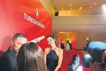 Güney yıldızı! Cansu Dere Şili'li sevenleri ile buluştu