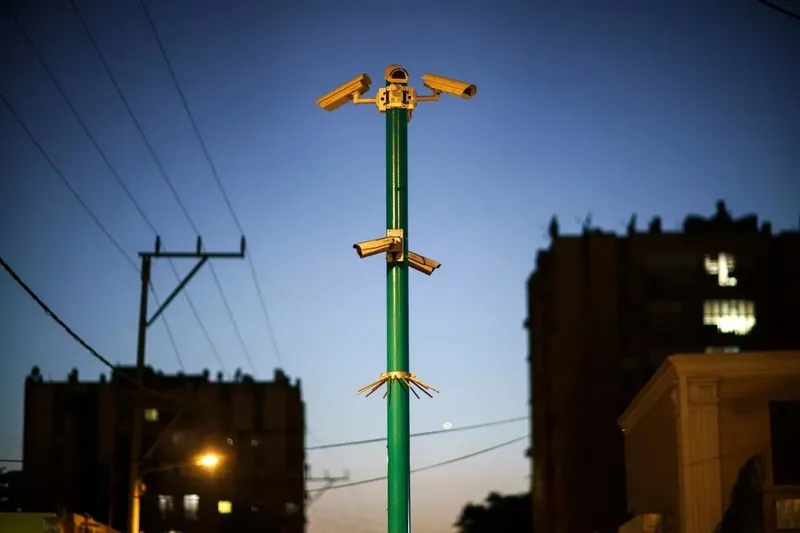 israilde-casusluk-panigi-iran-hackledi-tel-aviv-uyardi-kameralari-kapatin-sifrenizi-degistirin-1750408873491.jpeg İsrail'de gözetleme kameraları, AP, Bloomberg