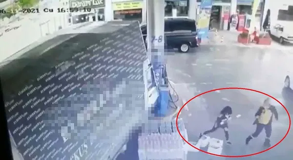 akaryakit-istasyonuna-dalan-kamyonetten-son-anda-kactilar-1623766363334.jpg Akaryakıt istasyonuna dalan kamyonetten son anda kaçtılar-3