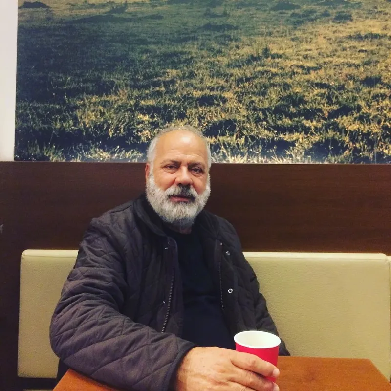 usta-oyuncu-ali-tutal-beyin-kanamasi-gecirerek-hayatini-kaybetti-1771750638314.jpg Usta oyuncudan acı haber geldi: Ali Tutal 76 yaşında hayatını kaybetti-4