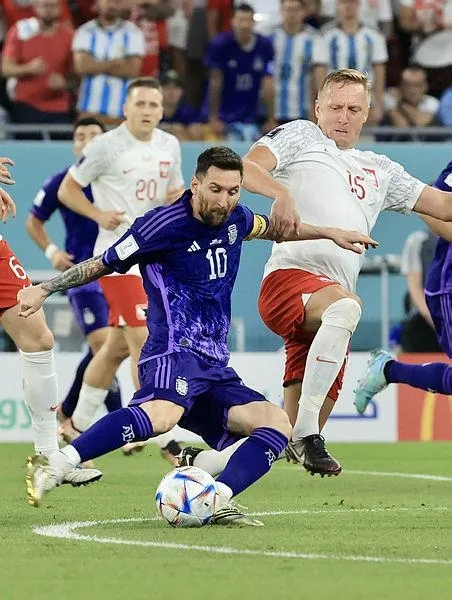 gece-damga-vuran-karsilasma-messili-arjantin-dunya-kupasinda-tur-biletini-kapti-1669842798046.jpeg Gece damga vuran karşılaşma! Messi'li Arjantin Dünya Kupası'nda tur biletini kaptı-5