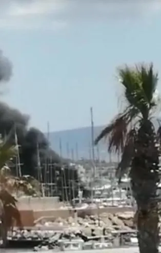 Muğla'nın Bodrum ilçesinde korku dolu anlar! Marinada demirli motoryat yandı