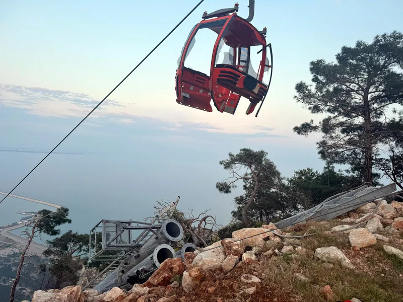 1723043930004.jpg Antalya teleferik faciasında sanıklar suçlamaları yine reddetti | Yaralı Özlem Şahin: Günlerce yoğun bakımda kaldım!-7