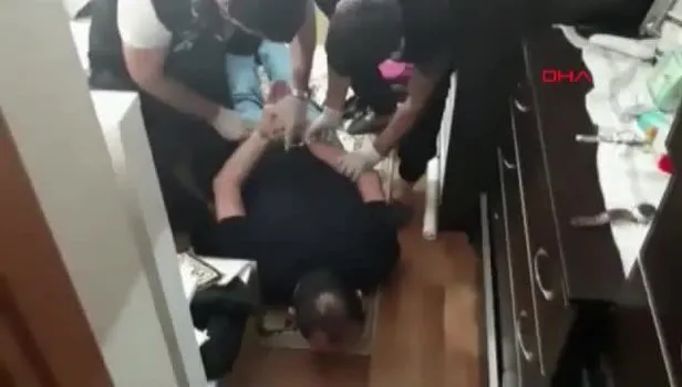Hücre evinde böyle paketlendi! FETÖ'cü İbrahim Tatar yakalanma anı videosu izle!