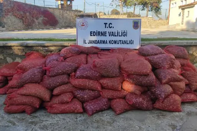 Edirne'de 3 ton kaçak midye ele geçirildi!