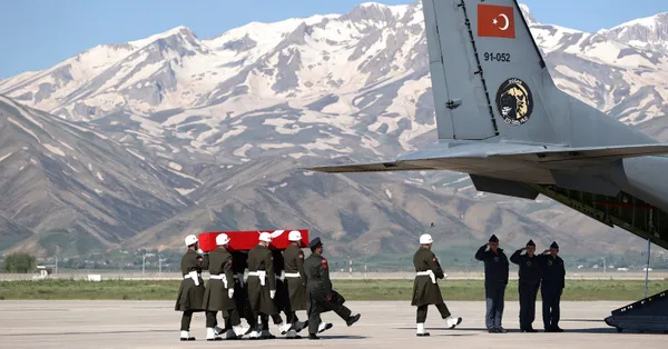 Pençe Kilit Operasyonu’nda çıkan çatışmada şehit olan 5 askere son görev