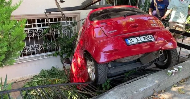 İstanbul’da araç bahçeye uçtu