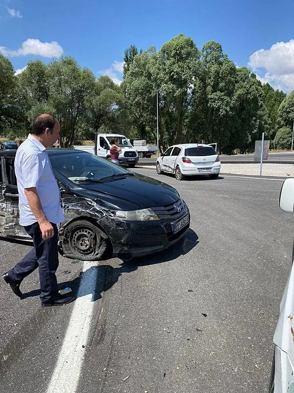 sivasta-zincirleme-kaza-cok-sayida-yarali-var-1721473114559.jpeg Sivas'ta zincirleme kaza: Çok sayıda yaralı var-3