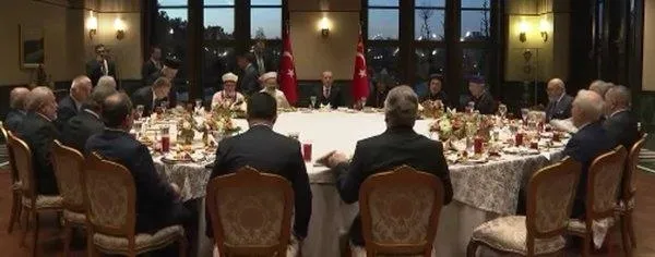 baskan-erdogandan-azinlik-cemaatlerinin-temsilcileriyle-iftar-1650998322207.jpeg