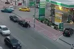 Antalya’da bir şahış tartıştığı sürücüyü yere yatırıp defalarca böyle yumrukladı