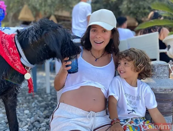 Özge Özpirinçci kızı Mercan ile Bodrum'da! Muhabirlere görüntü vermek istemeyen Özge: "Kucağımda bebeğim var, çekmeyin" - 5
