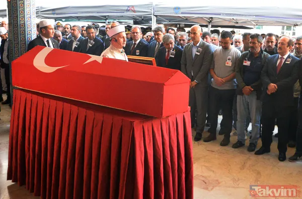 Şehit annesi paraşütçü oğlunu asker selamıyla uğurladı - 3