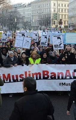Avusturya’da “Başörtüme Dokunma” protestosu