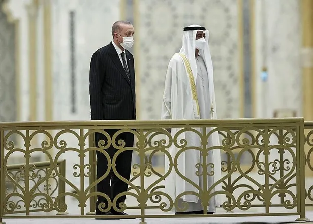 Abu Dabi'ye gelen Başkan Erdoğan, Muhammed bin Zayed Al Nahyan tarafından resmi törenle karşılandı-2
