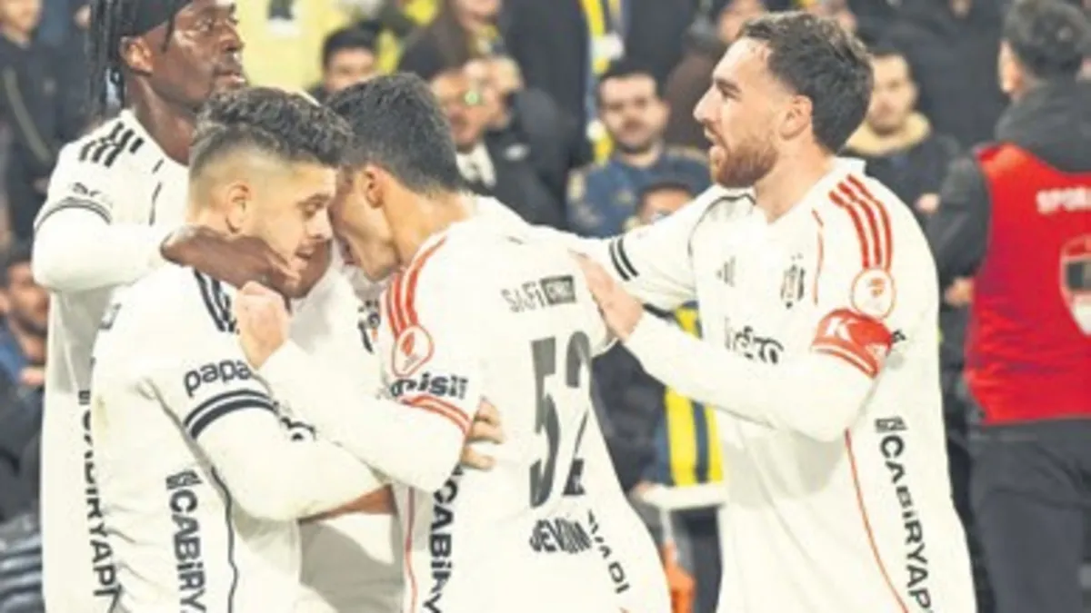 Fenerbahçe Beşiktaş derbisinde Oğuzhan Çakır kararları ortalığı karıştırdı