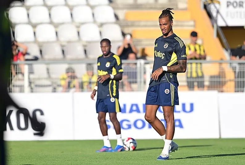 Archie Brown ilk maçtan yüzleri güldürdü