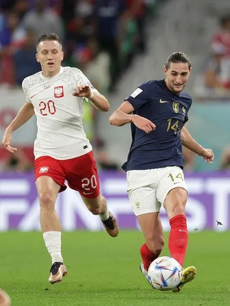 kylian-mbappe-sov-yapti-son-dunya-sampiyonu-fransa-polonyayi-3-1-yenerek-ceyrek-finale-yukseldi-1670174933580.jpeg Kylian Mbappe şov yaptı! Son dünya şampiyonu Fransa, Polonya'yı 3-1 yenerek çeyrek finale yükseldi-8