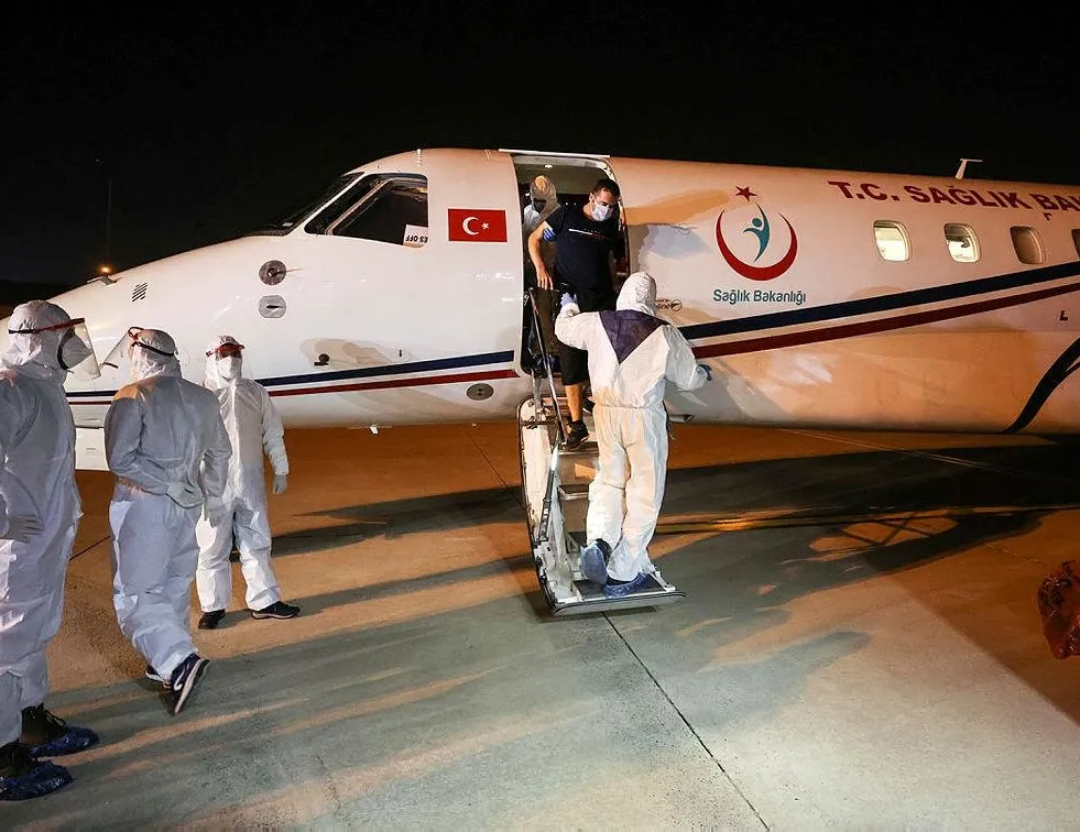 3 Türk hava ambulansıyla Türkiye’ye getirildi