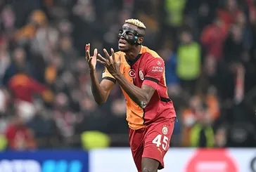 Victor Osimhen bu kez golleriyle değil gerilimiyle gündem oldu! Yıldız futbolcudan gazetecilere çirkin saldırı