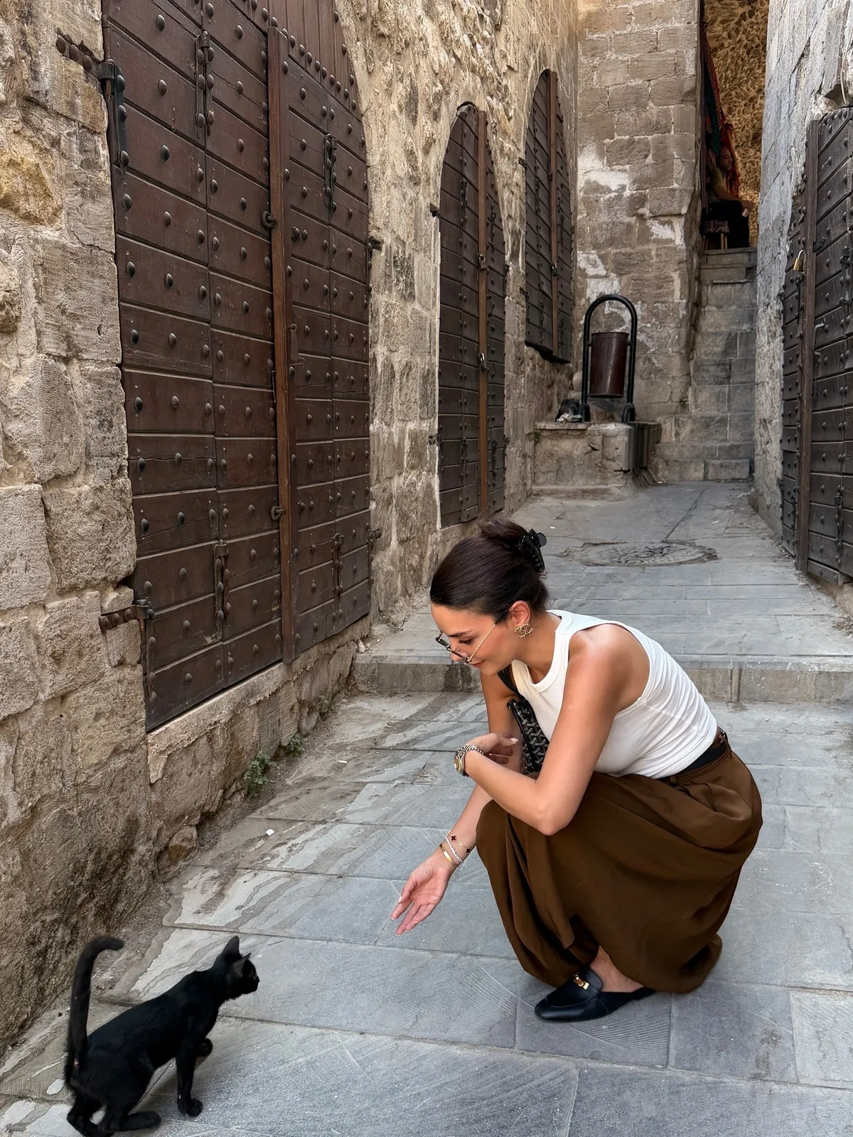 1789502721017.jpg Hazal Filiz Küçükköse’nin uzun zamandır beklediği an geldi! Tarihi dokusuna hayran kaldığı o şehir neresi?-5