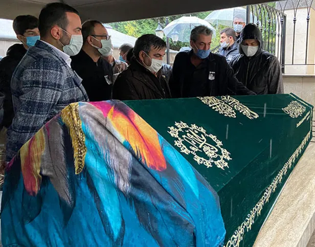 Erkan Petekkaya'nın acı günü! Annesi Şerife Petekkaya son yolculuğuna uğurlandı-2