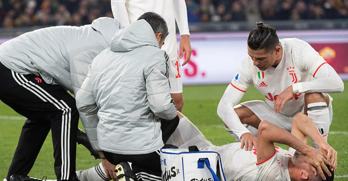 Futbol dünyasından Merih Demiral’a geçmiş olsun mesajları yağdı