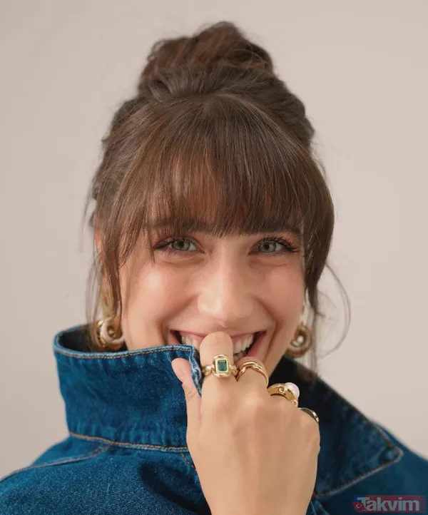 Hazal Kaya pantolonunun fermuarı açık tarzıyla şaşkına çevirdi! Dansı sosyal medyada olay oldu - 9