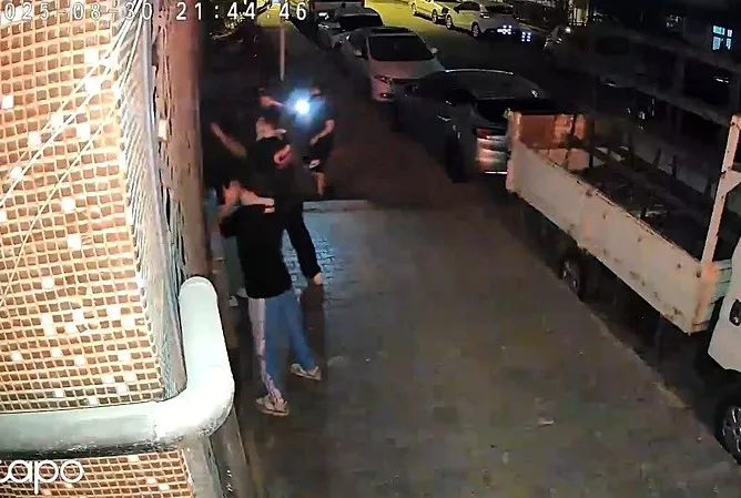 Etek giydirip kayda aldılar