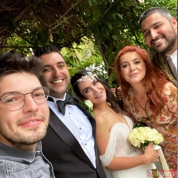 Katıldığı Masterchef Yarışmasında Nişanlısı Tarafından Aldatıldığını Açıklayan Ve Daha Sonra Barışan Duygu Acarsoy Aile Arasında Gerçekleşen Bir Törenle...