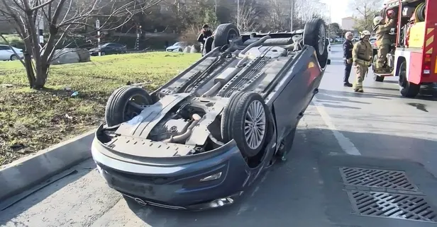 Esenler'de feci kaza: Refüje çarpan araç ters döndü