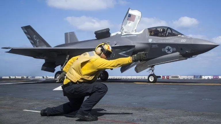 ABD'nin F35 savaş uçağı düştü - 1
