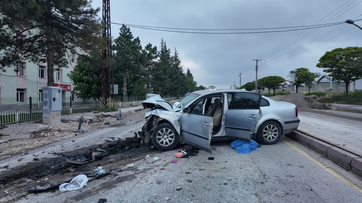 Niğde'de ölümlü kaza! İki otomobil çarpıştı: 2 kişi hayatını kaybetti