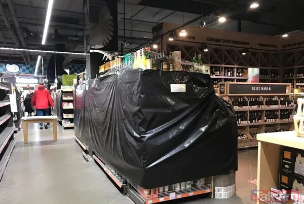 Rusya Ukrayna savaşı kıtlık yarattı! Ukrayna'da mağazalar kapalı raflar boş benzin yok - 12