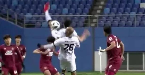 Yeşil sahada korkutan olay! Güney Koreli futbolcunun boynu kırıldı...